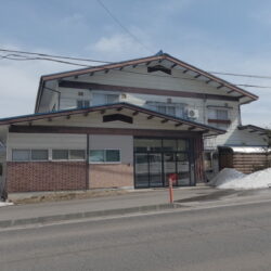 ＜佐野坂＞元民宿＋附属建物1棟＋車庫4台分＋土蔵（倉庫）＋畑、別地として4180㎡も付いてきます！