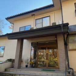 <安曇野市>学者村別荘地内 森の中の売温泉宿 <安曇野市>学者村別荘地内 森の中の売温泉宿